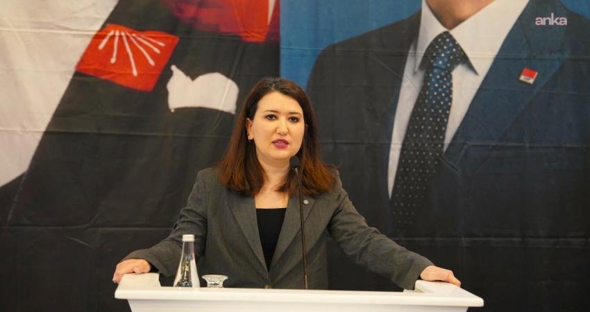 Gökçe Gökçen: “Avukatlar olarak mücadelemizi daha da büyüteceğiz, güçlendireceğiz” CHP İzmir İl Başkanlığı’nın 5 Nisan Avukatlar Günü buluşmasında konuşan