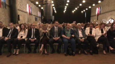 CHP İzmir İl Başkanlığı’nın "Esnaf Özel Buluşması" kapsamında düzenlediği "CHP