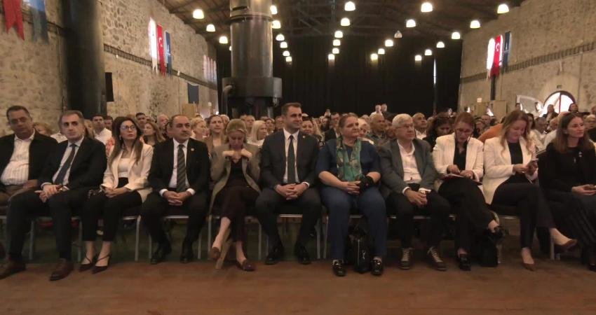 CHP İzmir İl Başkanlığı’nın "Esnaf Özel Buluşması" kapsamında düzenlediği "CHP