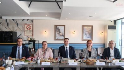 İzmir iş dünyası, Cumhuriyet Halk Partisi İzmir İl Başkanlığı’nın düzenlediği