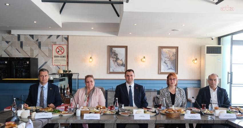 İzmir iş dünyası, Cumhuriyet Halk Partisi İzmir İl Başkanlığı’nın düzenlediği