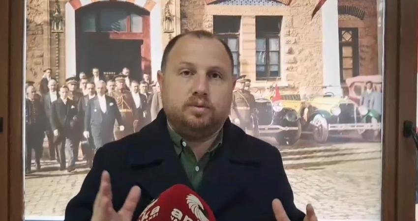 CHP Kemalpaşa İlçe Başkanı Gümüşkaya: ” İl Özel İdaresi’nin genel sekreterinin, bir siyasi partinin ilçe binasında toplantı yapması doğru değil” CHP Kemalpaşa İlçe Başkanı Yoldaş Gümüşkaya, Artvin İl Özel İdaresi Genel