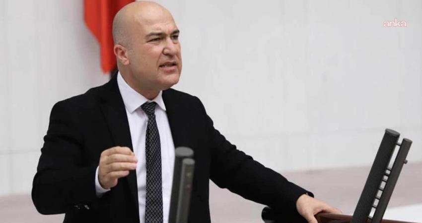 CHP İçişleri Politika Kurulu Başkanı Murat Bakan, hastaneye başvuran bir