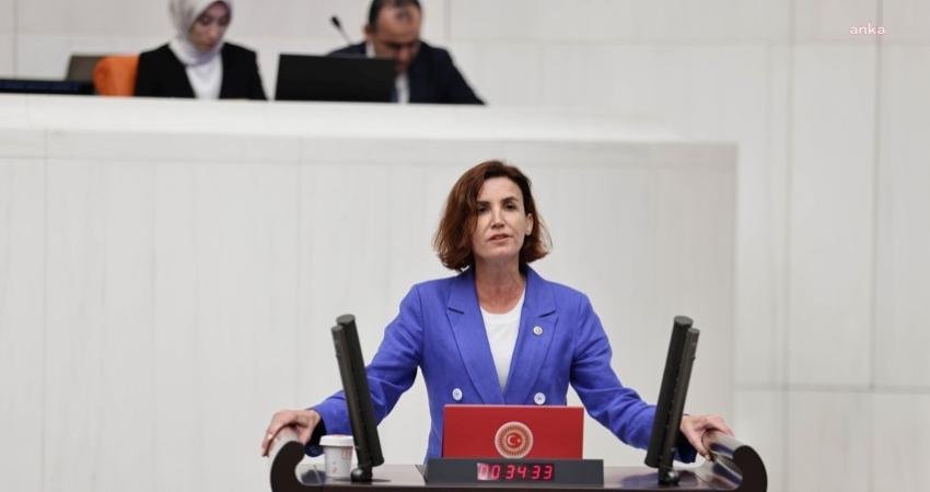 CHP’li Coşar: Ankara’dan turizmin başkenti Antalya’ya uçuşları kaldırmak ya da azaltmak iktidarın şehre bakış açısını gösteriyor CHP Antalya Milletvekili Aliye Coşar, kış aylarında Gazipaşa Havalimanı ile