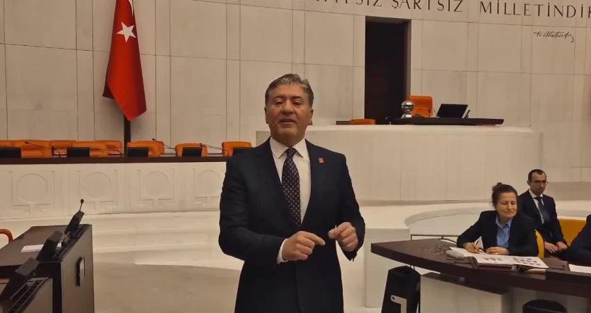 CHP’li Emir’den AK Parti’li Usta’ya: “Hani Meclis çalışmalıydı, hani milletin hakkıydı? Neredesiniz?” CHP Grup Başkanvekili Murat Emir, "AKP Grup Başkanvekili Leyla Şahin