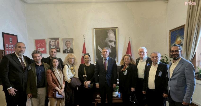 CHP Grup Başkanvekili Murat Emir, Özel İtalyan Lisesi’ndeki öğretmenlerin grevine