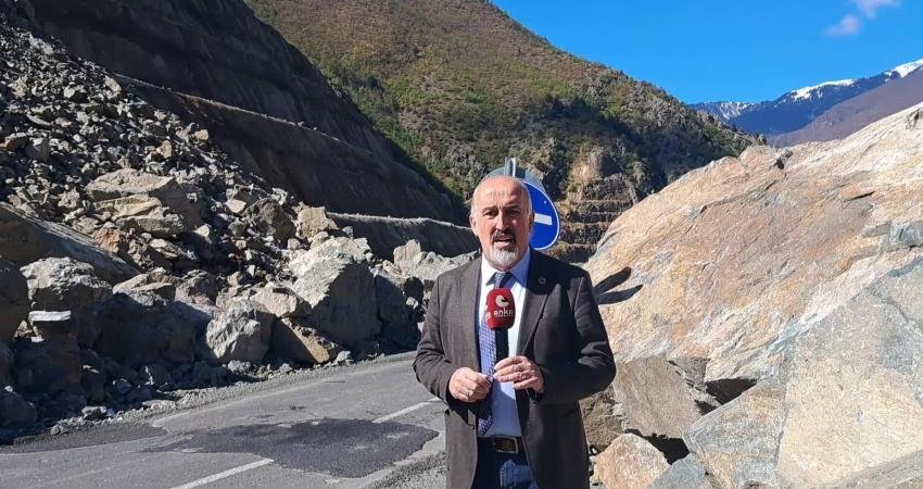 CHP’li Gülel’den Gürcistan transit karayolunda açıklama: Bu yol için önlem alınmasını istiyoruz CHP Şavşat İl Genel Meclis Üyesi Yaşar Gülel, Artvin-Şavşat yolunda