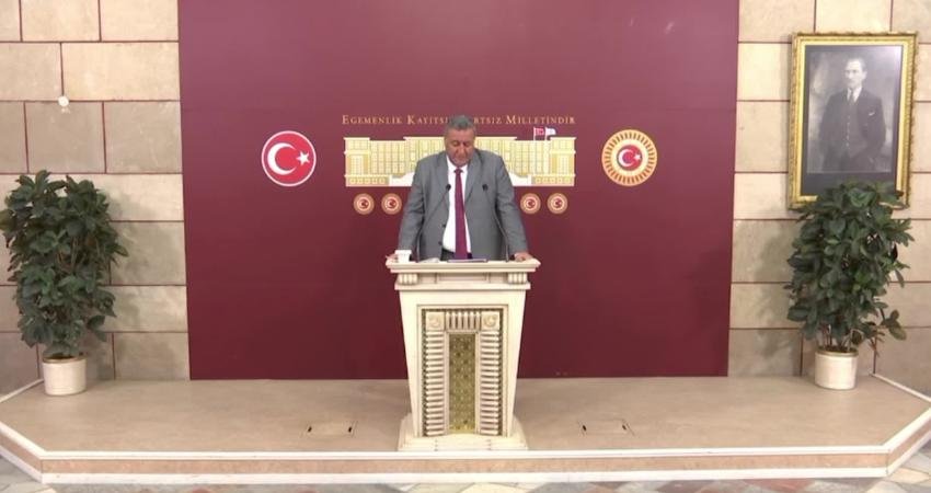 CHP’li Gürer: “2002 yılında Türkiye 19 milyon 500 bin ton buğday üretirken 2025 yılında 17 milyon 900 bin tona düştü” CHP Niğde Milletvekili Ömer Fethi Gürer, ülkede tarımda sorunların derinleşerek devam