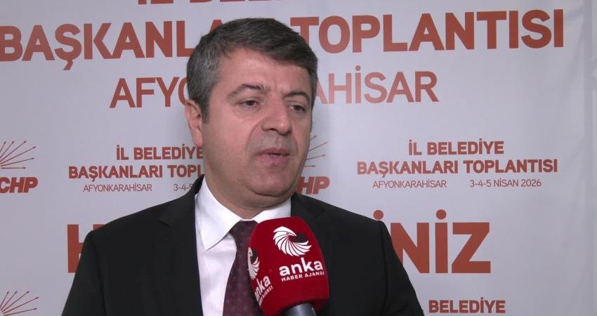 Abdurrahman Tutdere: “Önümüzdeki süreçte daha etkin, şeffaf nasıl çalışırız, işin uzmanlarıyla, tartışacağız, konuşacağız” Adıyaman Belediye Başkanı Abdurrahman Tutdere, partisinin il belediye başkanları toplantısına