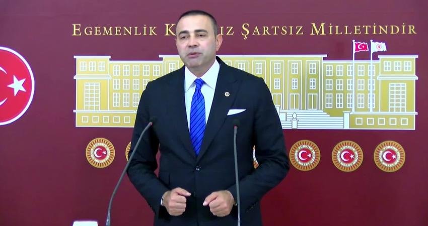CHP’li Kaya’dan “yetki belgesi harcı” tepkisi: “Esnaf dükkan kirasını ödeyemiyor, siz yeni vergi derdindesiniz” CHP Antalya Milletvekili Aykut Kaya, esnafın vergi ve SGK