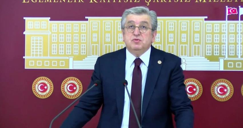 CHP’li Murat Çan’dan özelleştirme tepkisi: “İktidarı, milletin malını satıp savarak birilerini zengin etme operasyonundan vazgeçmeye çağırıyorum”” CHP Samsun Milletvekili Murat Çan, Cumhurbaşkanlığı kararıyla taşınmazların özelleştirme kapsamına