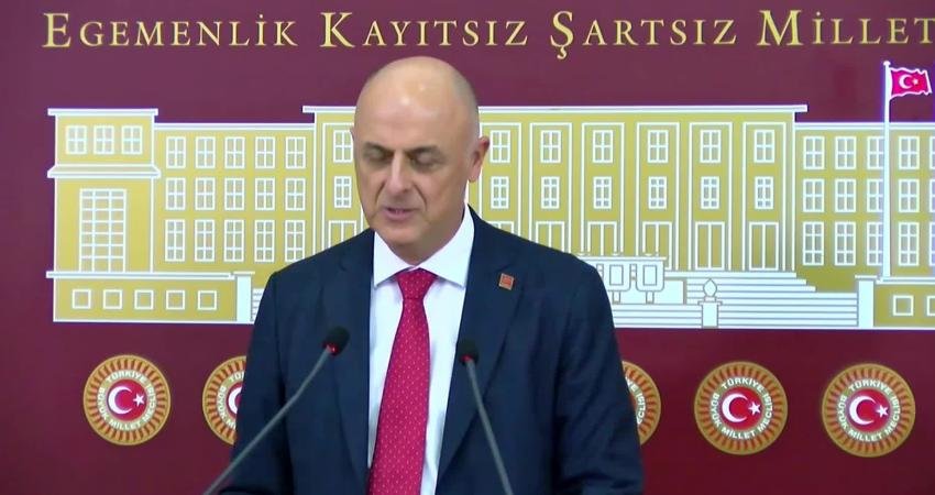 CHP’li Özlale’den “Meslek Fabrikası” tepkisi: “Binlerce gencimize mesleki eğitim ve iş kazandıran bu fabrikayı kapatmak hukuksuzluktur, vicdansızlıktır” CHP İzmir Milletvekili Ümit Özlale, İzmir Büyükşehir Belediyesi'ne ait Meslek