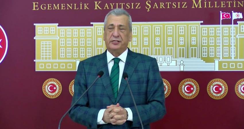 CHP’li Öztürkmen’den Bakan Tekin’e istifa çağrısı: “Okullar can derdinde Yusuf Tekin tarikat peşinde” CHP Gaziantep Milletvekili Hasan Öztürkmen, Şanlıurfa ve Kahramanmaraş'taki okul saldırılarına