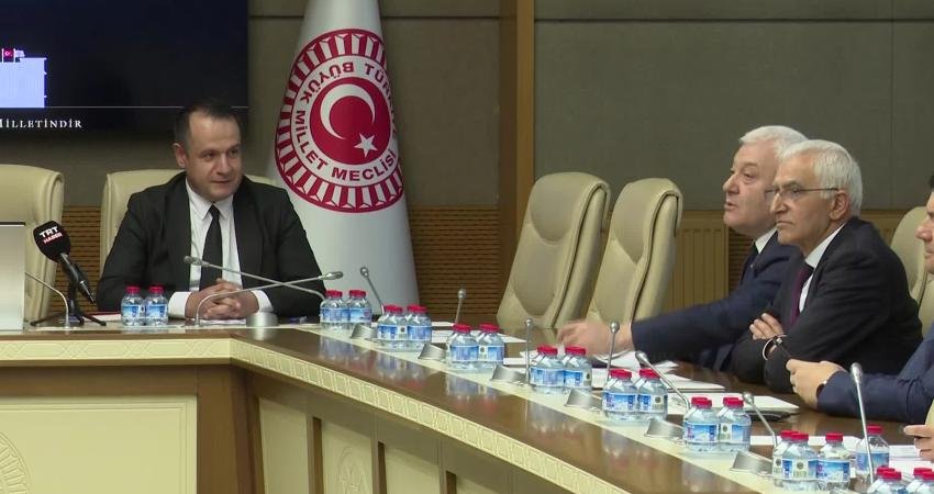 TBMM Dijital Mecralar Komisyonu'nda komisyonun işleyişi ve gündemine ilişkin usul tartışması