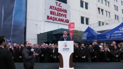 CHP’li yurttaşlar, Ataşehir Belediye Başkanı Onursal Adıgüzel’in gözaltına alınmasının ardından