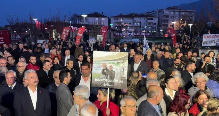 CHP Bursa İl Örgütü, Mustafa Bozbey'in tutuklanarak, Bursa Büyükşehir Belediye