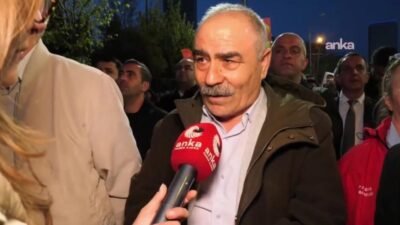 CHP'nin Ataşehir'de düzenlediği mitinge katılan yurttaşlar, Belediye Başkanı Onursal Adıgüzel'in