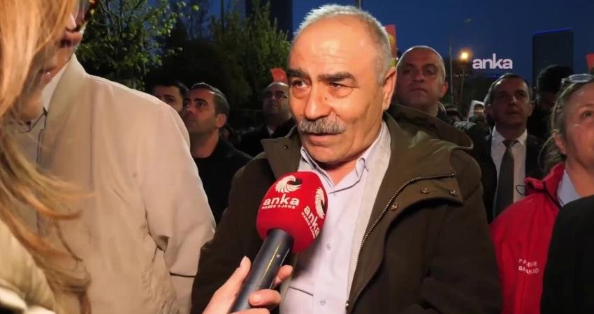 CHP'nin Ataşehir'de düzenlediği mitinge katılan yurttaşlar, Belediye Başkanı Onursal Adıgüzel'in