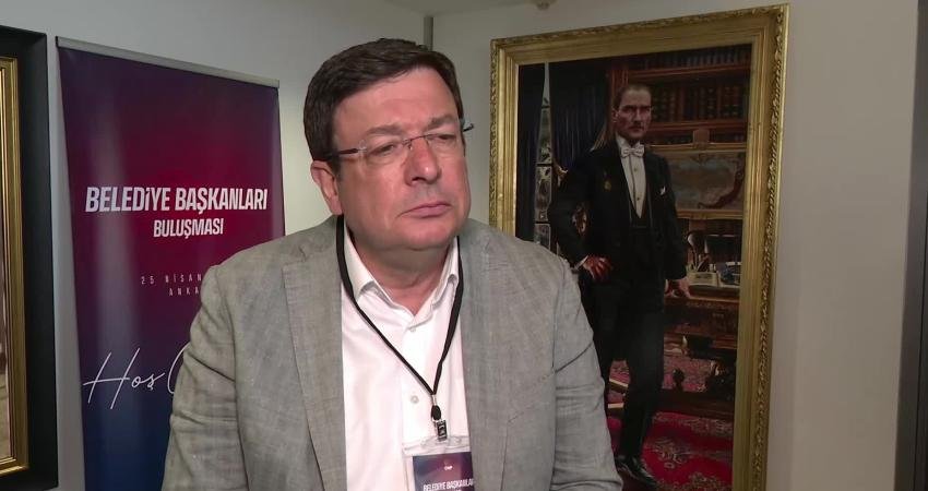 Çanakkale Belediye Başkanı Muharrem Erkek, "Bu operasyonlar aslında yerel demokrasiye