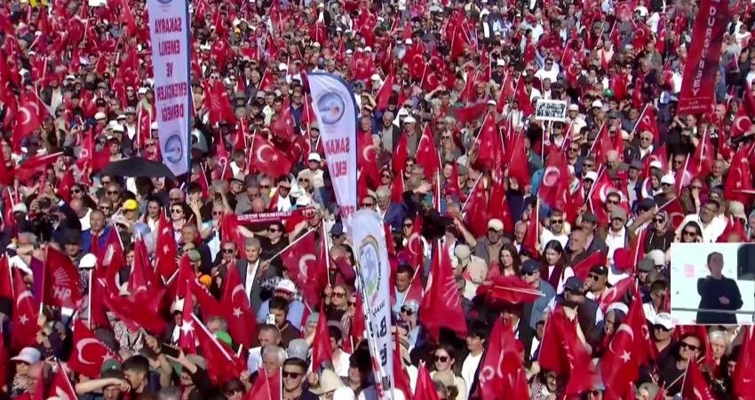 CHP'nin cumhurbaşkanı adayı Ekrem İmamoğlu, Sakarya'da düzenlenen "Millet İradesine Sahip