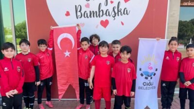 Çiğli Belediyesi’nin futbol okulu, performans odaklı eğitim modeliyle çocukları sağlıklı,