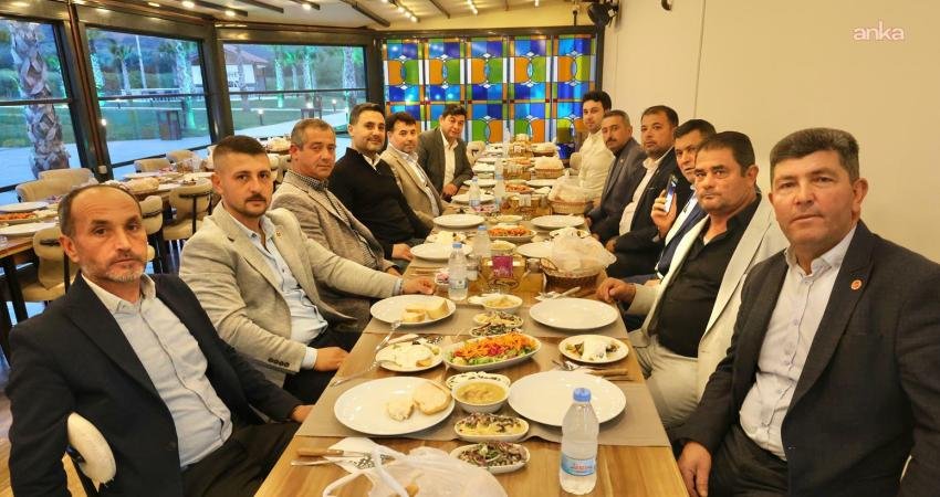 Çine Belediye Başkanı Kıvrak, ilçede görev yapan mahalle muhtarlarıyla buluştu Çine Belediye Başkanı Mehmet Kıvrak, düzenlenen akşam yemeğinde, mahalle muhtarlarıyla