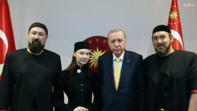Cumhurbaşkanı Recep Tayyip Erdoğan, müzik grubu Ay Yola’yı Cumhurbaşkanlığı Külliyesi’nde