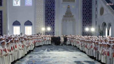 Cumhurbaşkanı Recep Tayyip Erdoğan, İstanbul'da Çamlıca Camii'de, hafızlık eğitimini tamamlayan