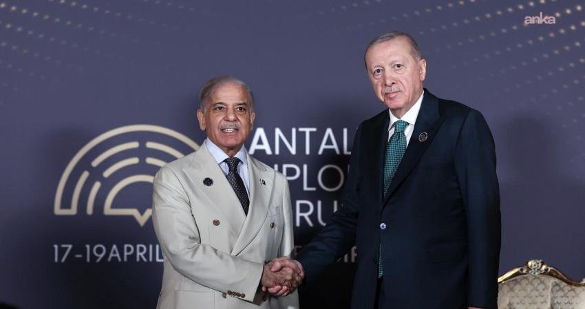 Cumhurbaşkanı Recep Tayyip Erdoğan, Antalya'da Pakistan Başbakanı Şahbaz Şerif'i kabul