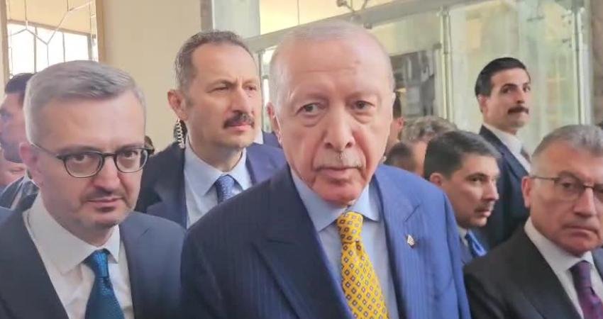Cumhurbaşkanı Erdoğan’dan, seçim tartışmasına yanıt: “Seçimler zamanında yapılacak” Cumhurbaşkanı Recep Tayyip Erdoğan, seçimlerin ne zaman yapılacağı sorusuna, "Zamanında"