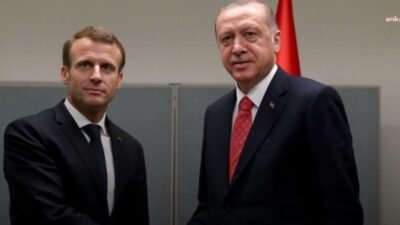 Fransa Cumhurbaşkanı Emmanuel Macron, Cumhurbaşkanı Recep Tayyip Erdoğan ile bir