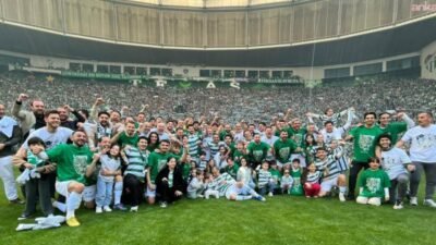 Gelecek Partisi Genel Başkanı Ahmet Davutoğlu, TFF 2. Lig şampiyonu