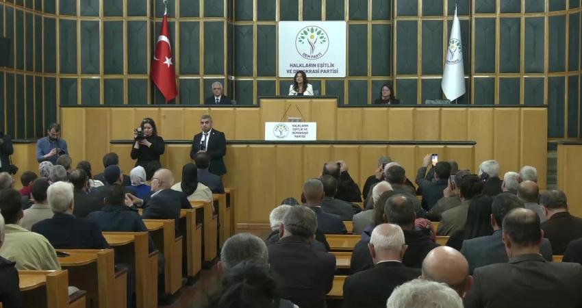 DEM Parti Eş Genel Başkanı Tuncer Bakırhan, "İçişleri Bakanı diyor