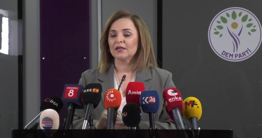 DEM Parti Sözcüsü Ayşegül Doğan, CHP Genel Başkanı Özgür Özel'in