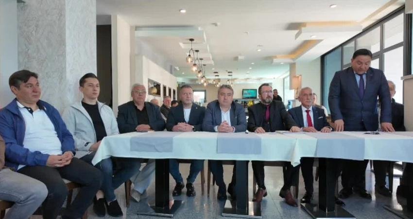 Demokrat Parti (DP) Soma İlçe Başkanı Oğuz Dinel, siyasetin toplumun sorunlarıyla