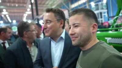 DEVA Partisi Genel Başkanı Ali Babacan, Konya Tarım Fuarı'nda karşılaştığı 24