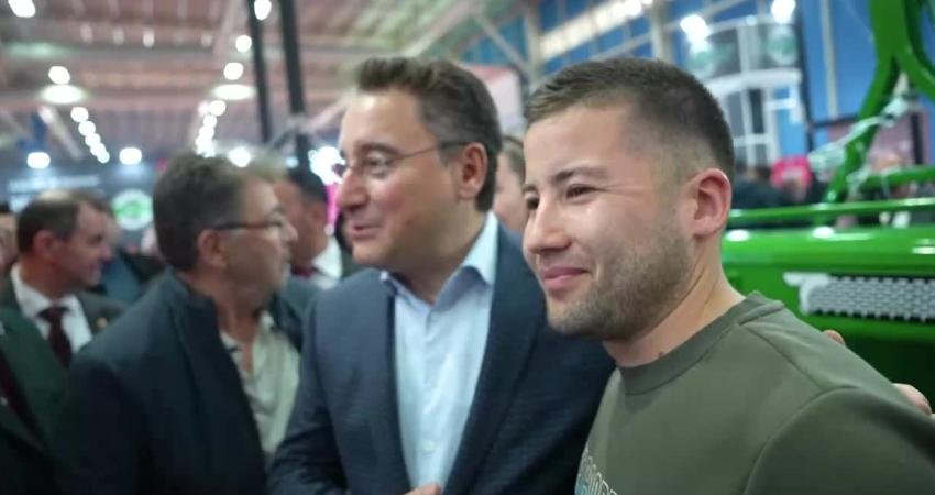 DEVA Partisi Genel Başkanı Ali Babacan, Konya Tarım Fuarı'nda karşılaştığı 24