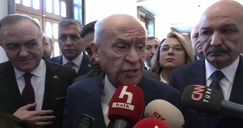 Devlet Bahçeli: “Ara seçim yok, seçim zamanındadır” MHP Genel Başkanı Devlet Bahçeli partisinin grup toplantısı sonrasında CHP'nin