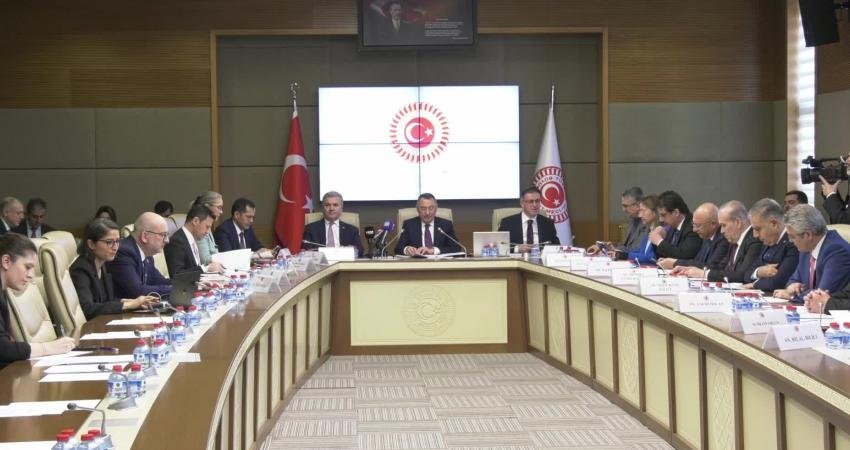 Dışişleri Bakan Yardımcısı Bozay: Ne tür düzenleme olursa olsun bunun Montrö delinmeden yapılması gerekiyor Dışişleri Bakan Yardımcısı ve Avrupa Birliği (AB) Başkanı Büyükelçi Mehmet