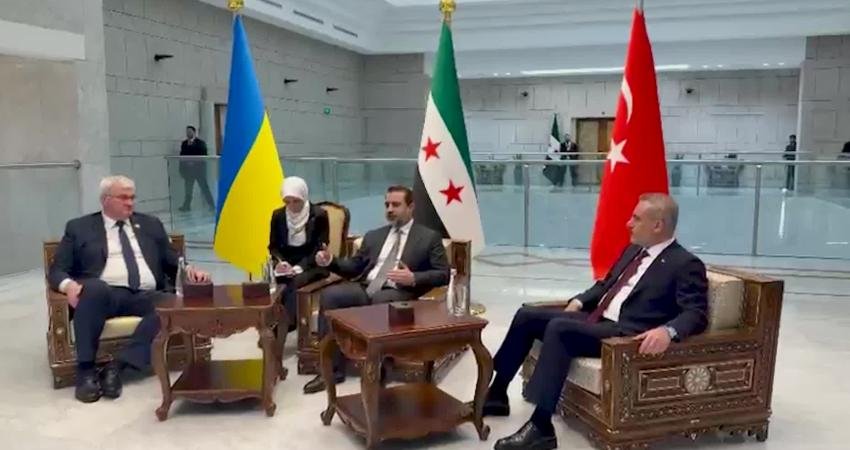 Dışişleri Bakanı Fidan, Şam’da Suriye ve Ukraynalı mevkidaşları ile görüştü Dışişleri Bakanı Hakan Fidan, Suriye ziyareti kapsamında Şam'da Suriye Dışişleri