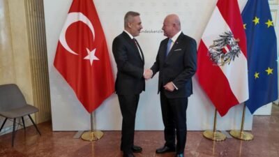 Avusturya Şansölyesi Christian Stocker, Avusturya'ya resmi ziyarette bulunan Dışişleri Bakanı