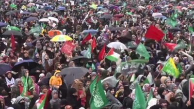 "Peygamber Sevdalıları Vakfı" tarafından Diyarbakır’da düzenlenen “Mevlid-i Nebi" mitingine, HÜDA