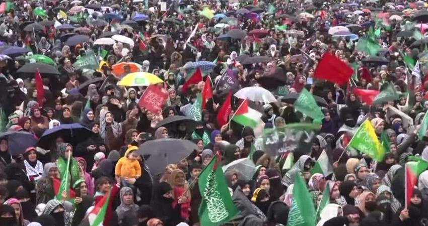 "Peygamber Sevdalıları Vakfı" tarafından Diyarbakır’da düzenlenen “Mevlid-i Nebi" mitingine, HÜDA