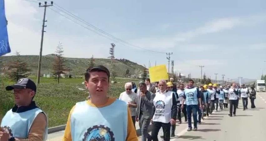 Bağımsız Maden-İş Uzmanı Aksu: “İş cinayetlerinden cezaevinde yatan bir patron var mı?” Bağımsız Maden İşçileri Sendikası Örgütlenme Uzmanı Başaran Aksu, tahliyesinin ardından