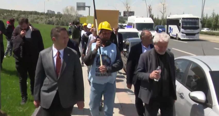 Doruk Madencilik işçileri, alacaklarının ödenmesi talebiyle başlattığı Ankara yürüyüşünün 9.
