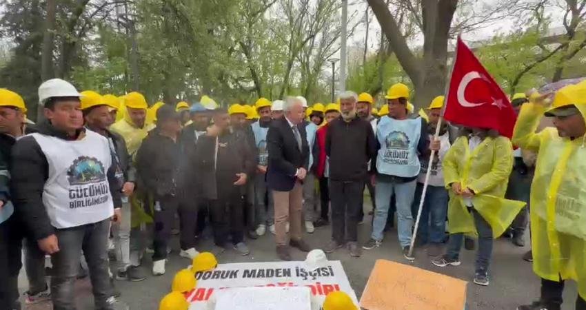 CHP Manisa Milletvekili Ahmet Vehbi Bakırlıoğlu, Kurtuluş Parkı'nda madencilerin ücret