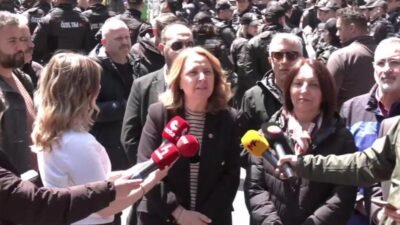 Doruk Madencilik işçilerinin Kurtuluş Parkı'nda oturma eylemi devam ediyor. Muhalefet partlerinden