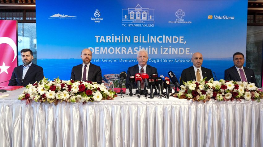 İstanbul Valiliği ile İl Milli Eğitim Müdürlüğü koordinasyonunda, hayata geçirilen "Tarihin