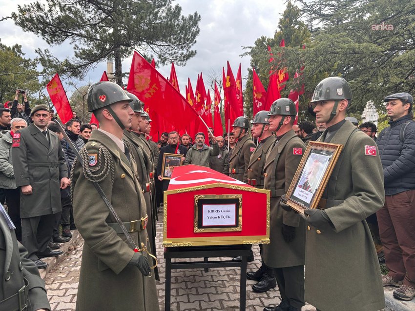 Yalçın Küçük, Ankara’da son yolculuğuna uğurlandı Prof. Dr. Yalçın Küçük, Ankara’da İsmet Oğultürk Camii’nde ikindi namazına