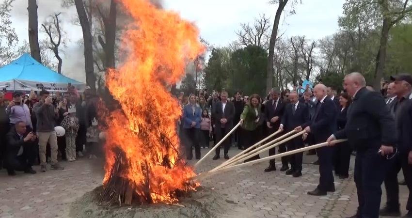 Edirne’de olumsuz hava şartları nedeniyle ertelen Nevruz Bayramı kutlamaları renkli
